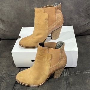 Aldo - Ladies boots size 6.5. Gently worn